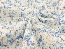 コッカファブリック 60ローンプリント「ペールフラワー・ガーデン」オフ白地×ブルー花