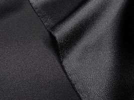 まるでレザー！ひらひらとしたメタリックレザー調サテン黒