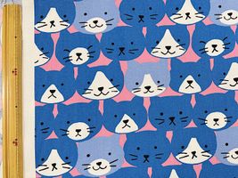 オックスプリント「ネコ・ウォ―ル」ブルー×ピンク地