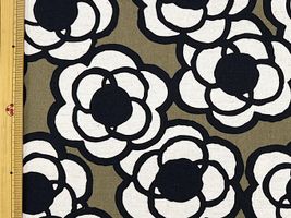 コットンこばやし くるくるフラワーの綿麻キャンバスカーキ地