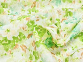 60ローン花柄プリント「ブーゲンビリア」ライトグリーン系