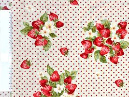 シーチングプリント un/no「Strawberry&Dot」_拡大イメージ