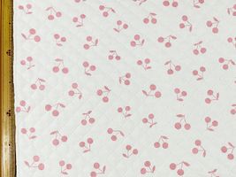 フレンチオックスチェリーのプリントキルティングアイボリー地/ピンクチェリー