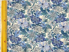 ダブルガーゼプリント「咲き誇る花々」ネイビー系