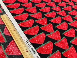 【現品限り特価】コットンこばやし 北欧調いちごのリップルプリントブラック