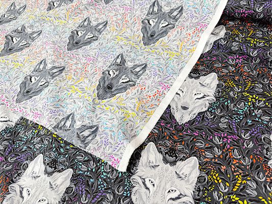 USAコットンシーチングプリント「Wolf of Pink Street」