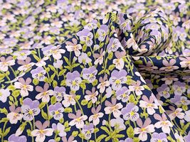 コットンこばやし ブロードプリント「ビオラ・ガーデン」ネイビー地