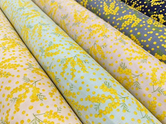 ミモザ舞い散るダブルガーゼプリント