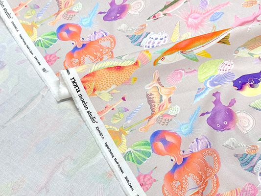 『nora.』 賑やかな海中世界のシーチングプリント