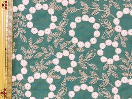 Exclusive Collection 特別なリース刺しゅうのコットンローンレース_拡大イメージ