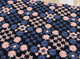 Exclusive Collection 特別な花畑刺しゅうのコットンローンレースネイビー×ピンク