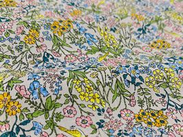 高密度80ローンフラワープリント「小鳥の花園」グレージュ地