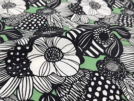 撥水加工付タスランナイロンプリント「アートフラワー」グリーン地