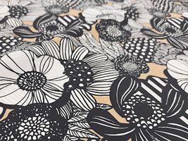 撥水加工付タスランナイロンプリント「アートフラワー」ベージュ地