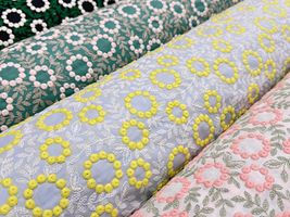 Exclusive Collection 特別なリース刺しゅうのコットンローンレース_拡大イメージ