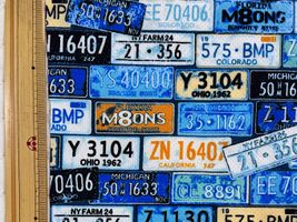 ナンバープレートのクールクロスニットブルー系