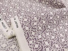 コットンこばやしブロードプリント「小さなくるくるフラワー」ラベンダー地