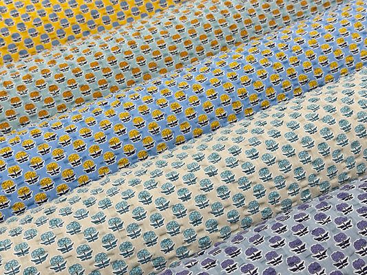 可愛らしい小花のリップルプリント