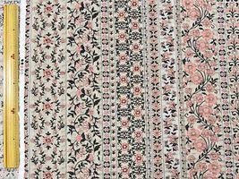 フラワーパターンのリップルプリントグレージュ