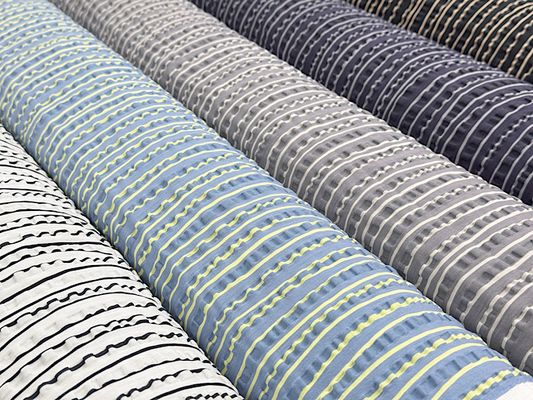 うねりのあるストライプのリップルプリント