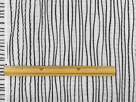 うねりのあるストライプのリップルプリント_拡大イメージ