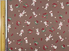 青木美沙子×クラシカルモダン 広幅ポリエステルプリント「ラビットチェリー」ブラウン