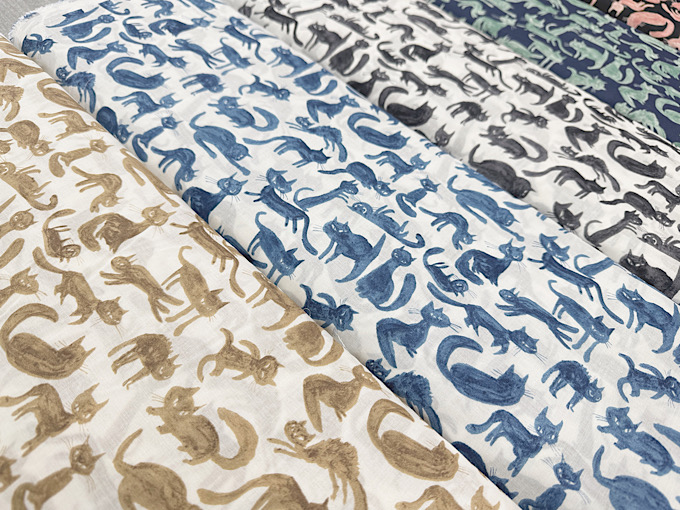 my piece of fabric 60ローンプリント「気ままな黒猫さん」 | 大塚屋