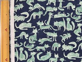 【期間限定特別価格】my piece of fabric 60ローンプリント「気ままな黒猫さん」グリーン×ネイビー