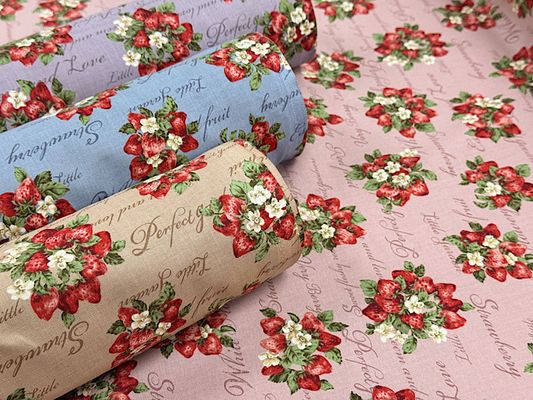 【現品限り特価】シーチングプリント un/no「クラシカルストロベリー」