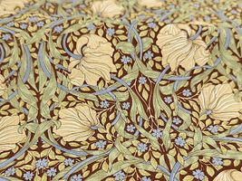 シーチングプリント BEST OF MORRIS「ピンパネル」ブラウン地×グレージュ花