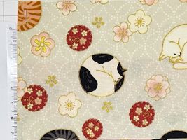 「百華繚蘭」丸まって眠る猫と梅くすみアイボリー