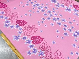 「プルメリア」の綿ポリハワイアンプリントピンク系
