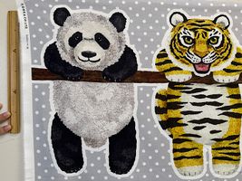 コッカ 木にぶら下がる動物たちのシーチングパネルプリント_拡大イメージ