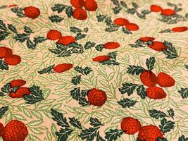 【現品限り特価】クラシカルなベリーのスケアプリントベージュ地