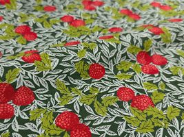 【現品限り特価】クラシカルなベリーのスケアプリントグリーン系