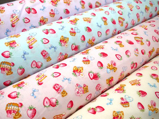 【在庫わずか】【複数枚になる場合あり】リリックベア イチゴとクマのシーチングプリント