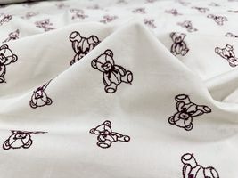 大塚屋オリジナル刺しゅう「My Teddy Bear」スモークホワイトのブロード_拡大イメージ