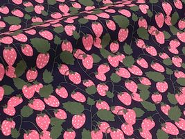 コットンこばやし レトロ苺のブロードプリントネイビー地×ピンク