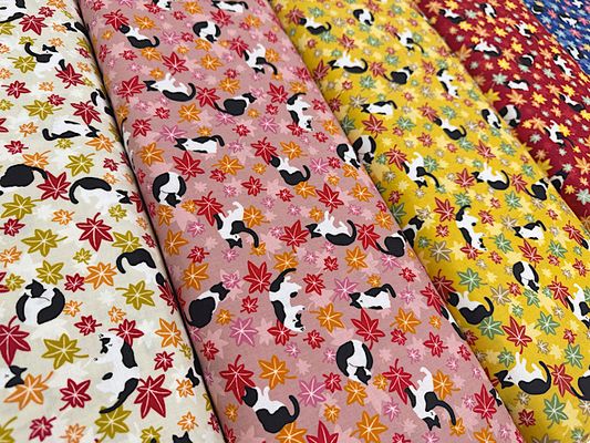 シーチングプリント「ハチワレネコともみじ」
