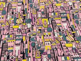 my piece of fabric 60ローンプリント「COSME TOWN」ピンク地