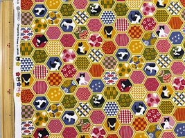 シーチングプリント「六角窓からハチワレネコ」カラシイエロー