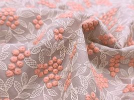 Exclusive Collection 特別な木の実刺しゅうのコットンローンレースピンク系