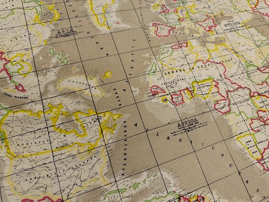 世界地図のクールクロスニット