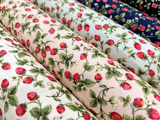 コットンこばやしツイルプリント「使いやすいイチゴ」