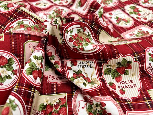 シーチングプリント un/no「Tartancheck×strawberry」