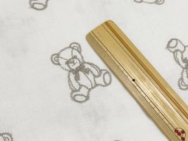 大塚屋オリジナル刺しゅう「My Teddy Bear」オフホワイトのダブルガーゼ_拡大イメージ