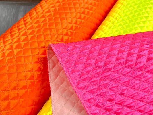 ネオンカラーの蛍光サテンキルティング