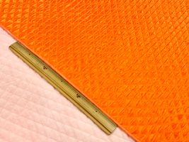ネオンカラーの蛍光サテンキルティングオレンジ