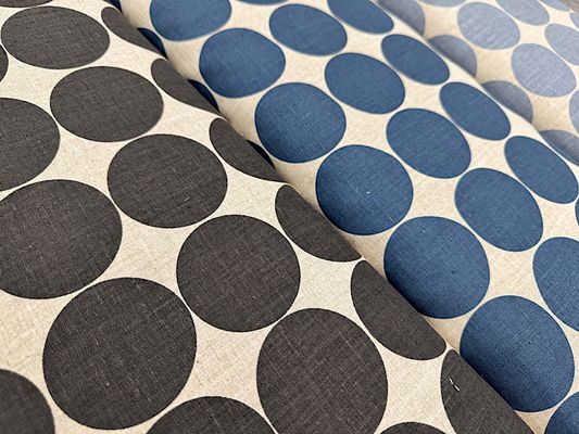 北欧調広幅綿麻キャンバスプリント「ラインナップドット」