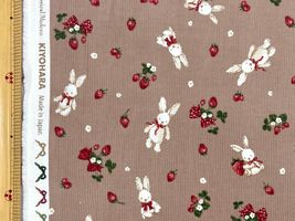 コーデュロイプリント クラシカルモダン「ラビットストロベリー」ブラウン